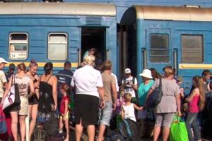 "Укрзализныця" вывезла бесплатно из зоны боевых действий около 11 тысяч пассажиров