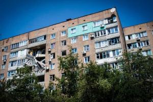 Специалисты коммунальных служб Донецка стараются дать людям свет и воду