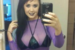 Фанатка фантастического фильма "наростила" себе третью грудь