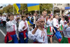Парад вышиванок провели в Мариуполе