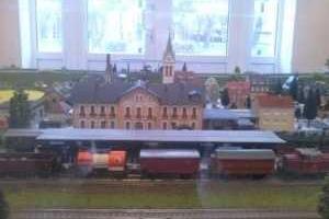 Экспозицию бумажных миниатюр открыли на Днепропетровской детской железной дороге 