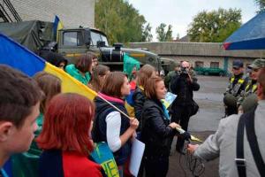 Акцию "Дети Славянска - воинам АТО" провели школьники города