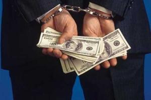 Крупный чиновник погорел на взятке