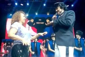 Киркоров устроил откровенные танцы с поклонницей прямо на сцене