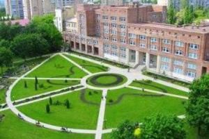 Старейший вуз Донбасса начал 94-й учебный сезон