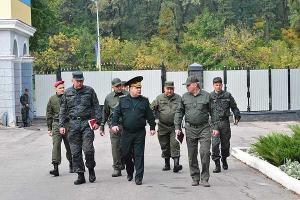 Степан Полторак проинспектировал условия проживания и службы личного состава