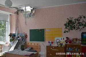 Луганск общими усилиями горожан восстанавливается после обстрелов