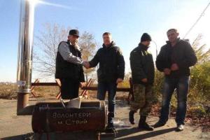 Львовские волонтеры "обогрели" защитников Мариуполя