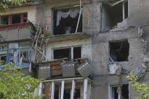 Донецк продолжает жить под звуки залпов