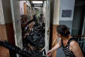 Донецкие школьники собираются на торжественные линейки под залпы гаубиц