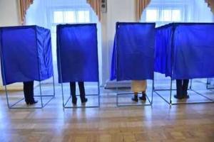 Мужчина, "руководивший" голосованием, задержан на киевском избирательном участке 