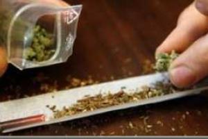 Милиционеры обнаружили наркотики, проверяя вещи нетрезвого мужчины