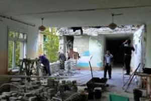 Учителям Луганска зарплату пока не выдают и не обещают