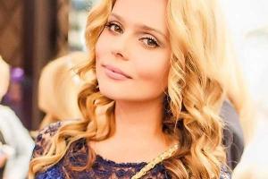 Блондинка из группы "Блестящие" стала преподавателем МГУ