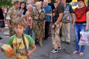 В Луганске возобновляют работу магазины, рынки и АЗС