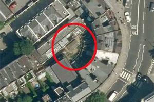 Маленький английский гараж ушел с молотка за 900 тысяч долларов