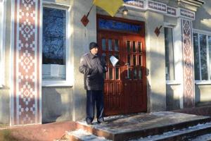 Обеспечивая сохранность избирательной документации милиционер получил телесные повреждения