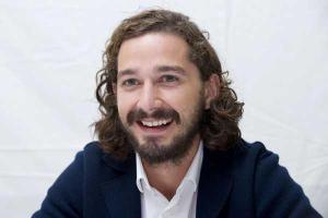 Голливудский актер прогулялся по городу в розовых лосинах