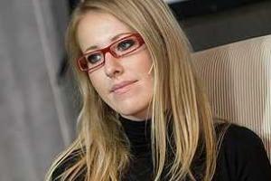 Ксения Собчак с обнаженными ногами тоскует о лете