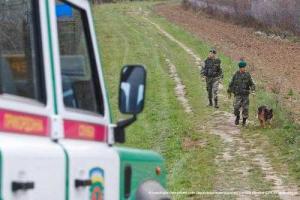 Толпу трудовых мигрантов задержали закарпатские пограничники