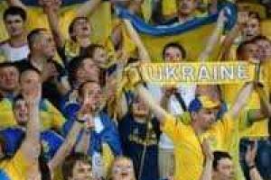 Консул отправился выручать украинских футбольных болельщиков