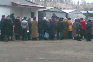 Реалии войны: очереди за кашей в Ровеньках