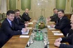 Порошенко: Украинские солдаты сегодня защищают не только Украину, но и всю Европу