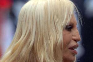 Лицо Донателлы Версаче до серии пластических операций