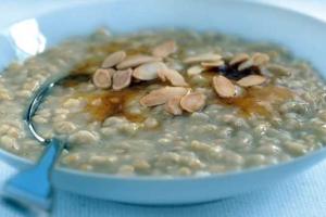 Обилие клетчатки в овсяной каше помогает снизить риски развития рака кишечника