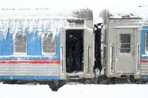 На Сахалине пассажирский поезд сошел с рельсов, есть пострадавшие