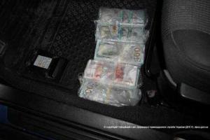 Украинец на границе "забыл" о спрятанной в авто валюте