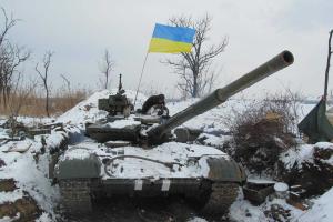 Порошенко: те, кто находится на "передней линии", должны иметь ежедневные особые условия оплаты