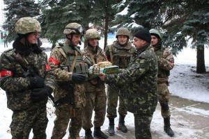 Школьница передала на передовую сладкий танк