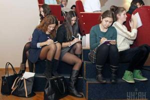 У студентов-переселенцев заканчивается срок для определения с местом учебы