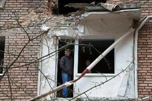 Обстрелы принесли в Донецк новые разрушения и смерть мирного жителя