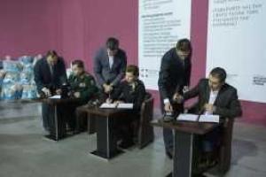 В зону АТО отправляется второй гуманитарный груз, собранный с помощью акции "С теплом в сердце"