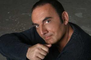 Популярный итальянский певец умер сразу после отработанного концерта