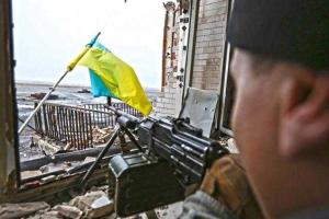 Донецкие "киборги" вывесили еще один украинский флаг