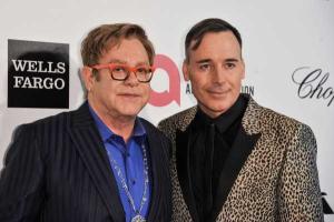 Элтон Джон решил узаконить отношения со своим гражданским мужем