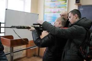 Харьковские школьники участвуют в учебных военных сборах