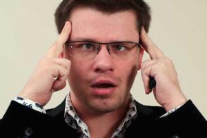 Из-за падения рубля из Гарика Харламова лезут стихи