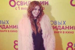 Стоцкая щеголяет в шубке розового цвета