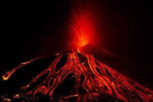 Динозавров могли погубить вулканы