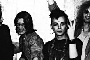 Прокат фильма о российской рок-группе под угрозой срыва из-за "свинства" зрителей