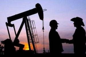 Эксперты: на мировых рынках будет возрастать избыток нефти