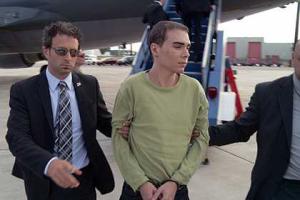 Порноактеру грозит пожизненное заключение за "расчлененку"