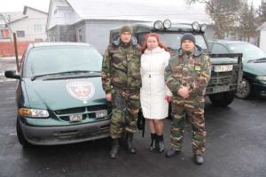 Черниговские волонтеры собрали средства на покупку двух мини-вэнов для бойцов АТО