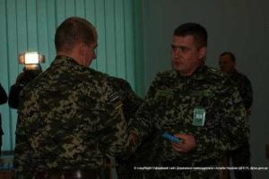 Буковинские пограничники получили удостоверения участников боевых действий