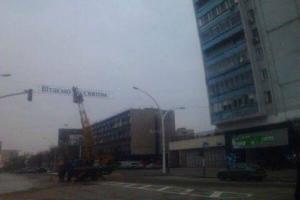 В Луганске продолжается демонтаж украинских вывесок