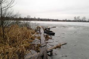 На Волыни из ледяного озера спасли 3-х человек, 1 мужчина утонул